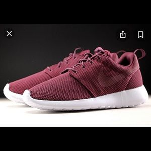 Maroon Nike roshes